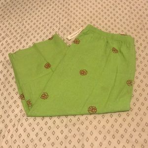 3/$15🌻NWT Kim Roger Rose stitched capris